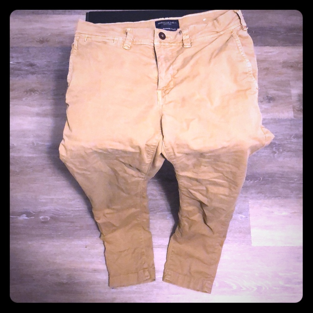 American Eagle khakis 28x32 like new!